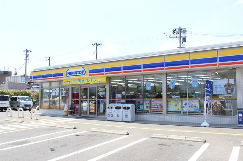 レジデンス川平 コンビニ