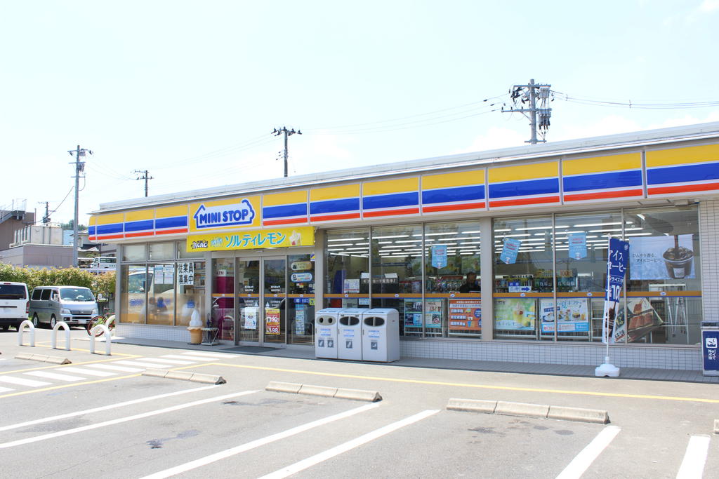 レジデンス川平 コンビニ