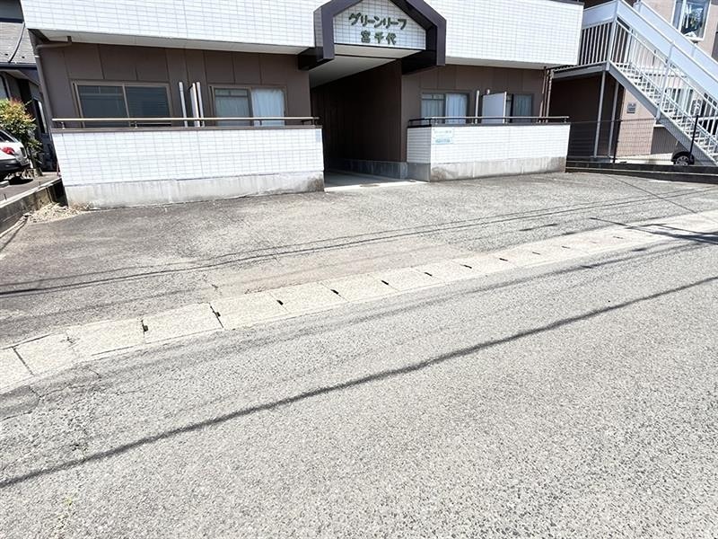 グリーンリーフ宮千代 駐車場