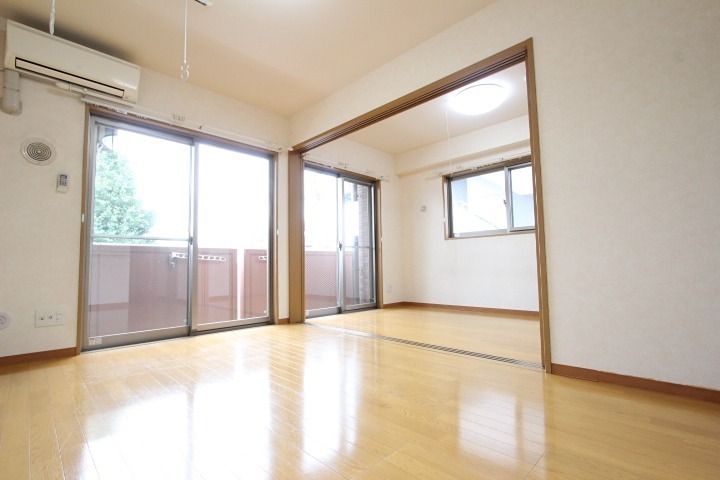 サンプラザ志波町 リビング