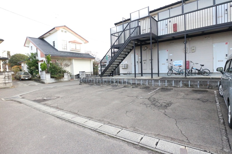 ウェルリット中田 駐車場