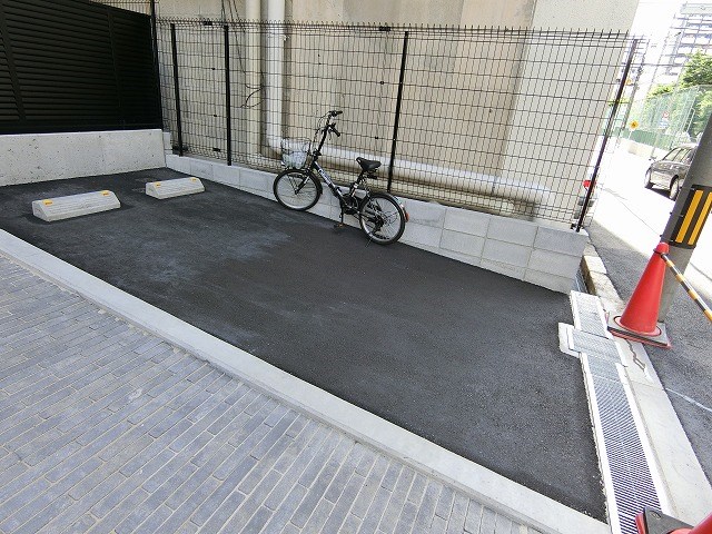 ジアコスモ谷町四丁目 駐車場