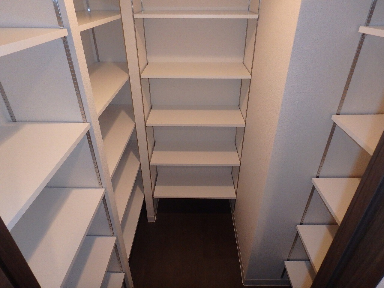 セイル淀屋橋  収納