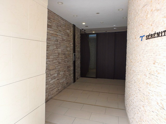 セレニテ本町ROJI02 エントランス