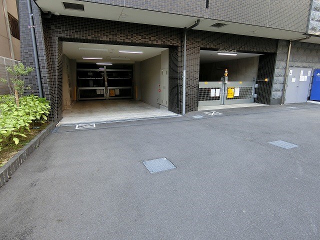 プレサンス谷町九丁目駅前 駐車場