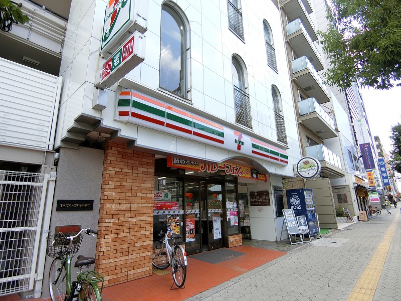 プレサンス谷町九丁目駅前 コンビニ