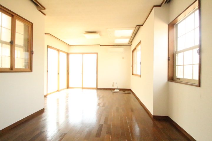 南中島戸建て リビング