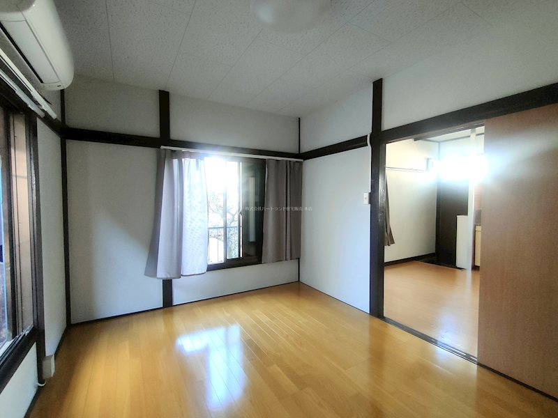 寝室も2面採光です。 森荘 ベッドルーム