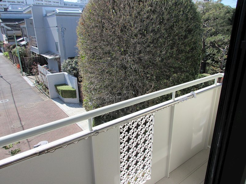 南向きバルコニーで陽当り良好 ドミール91 ベランダ
