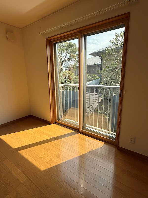 ライラックメゾネット（タウンハウス） リビング