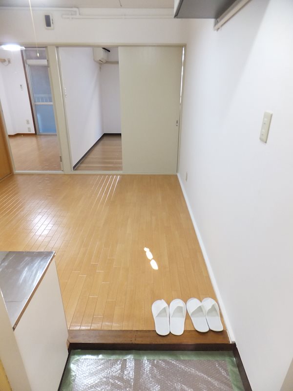 国見ビル 玄関