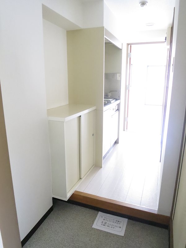 コンフォール岸谷 玄関