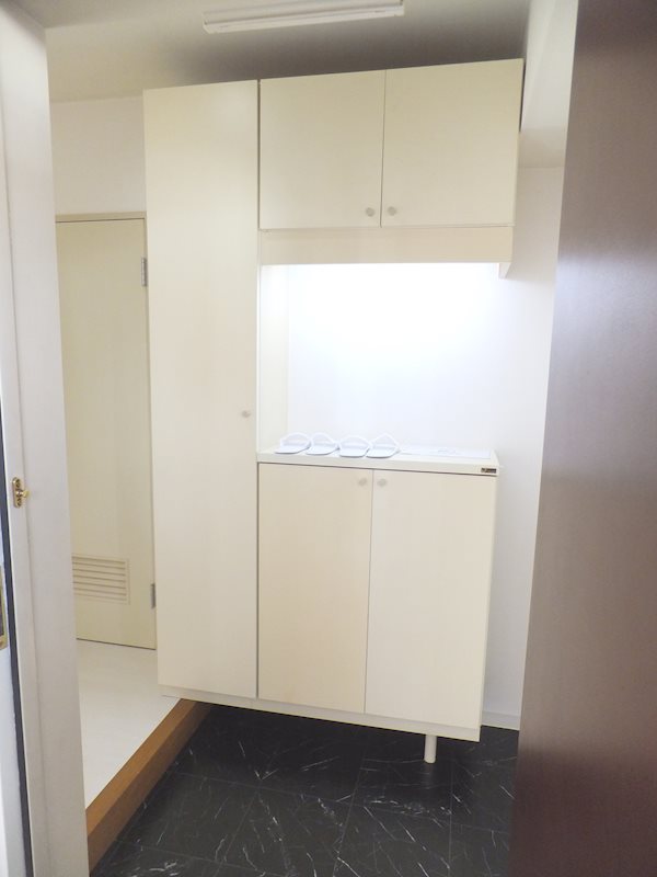 サンワイズビル 玄関