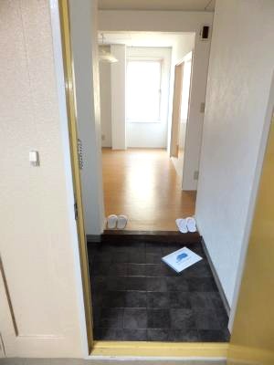 国見ビル 玄関