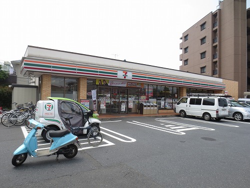 アルティザ氷川台 コンビニ