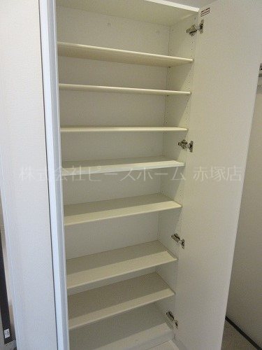 アーベインテラス氷川台 収納