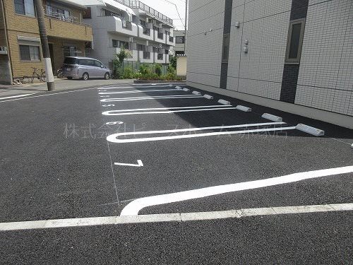 コンフォート若木 駐車場