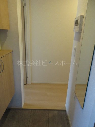 オークビレッジⅡ 玄関