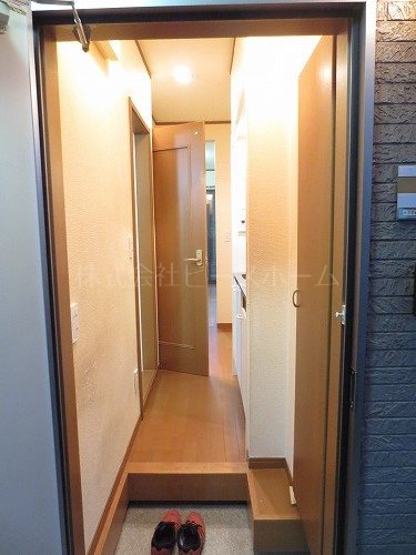 スタンザエモジオーネ 玄関