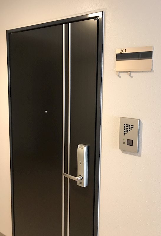リール成城 玄関