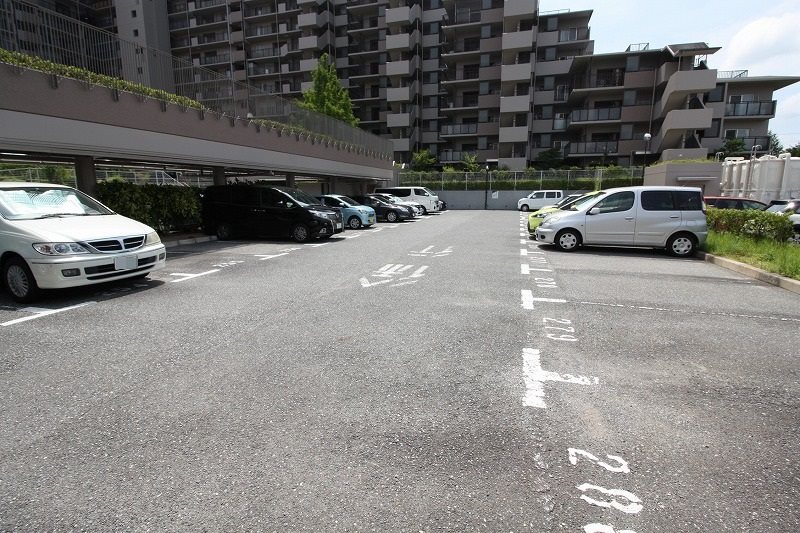 弥生が丘Ⅱ番館 駐車場