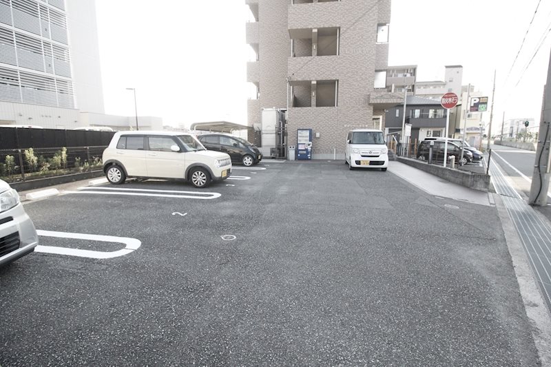セゾンベール三田 駐車場