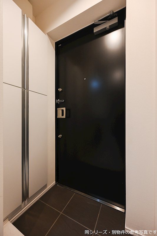 HOUSING STAGE 羽根木 玄関