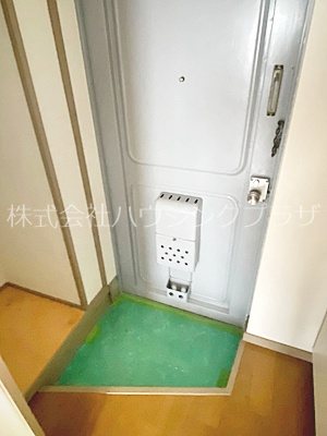 日新ビル 玄関