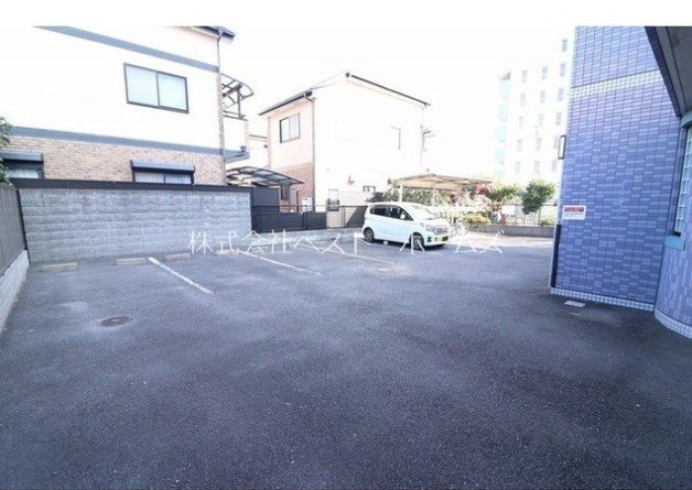 コンフォール山嘉 駐車場