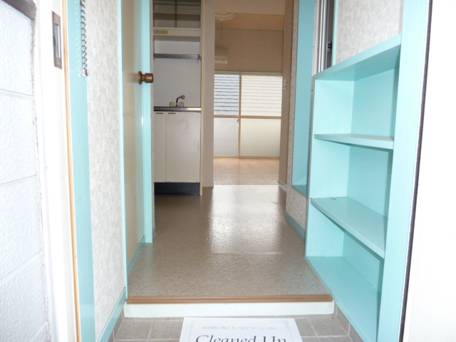 バディハイツ中野台  玄関