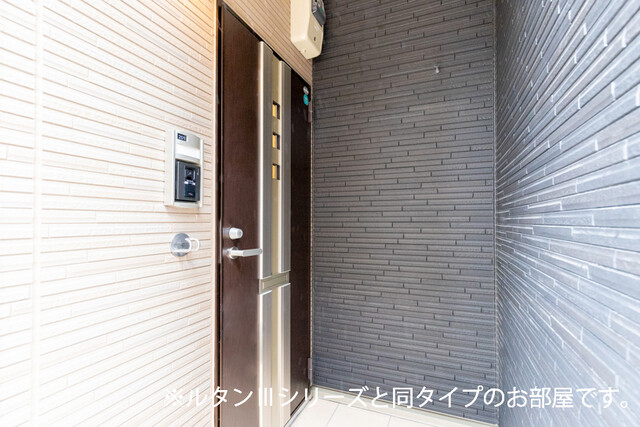ココ　ラ　フェリーチェＢ 玄関