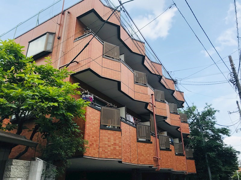 ★タイル貼りの外観★