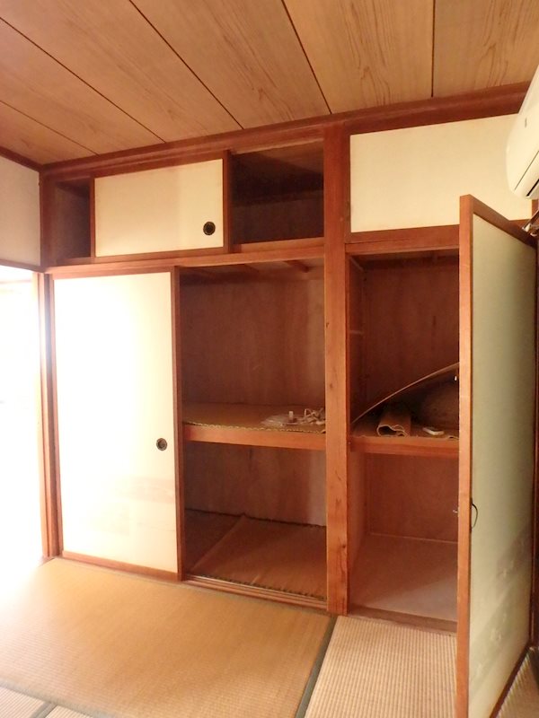 湯山貸家 収納