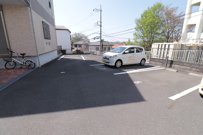 ＩＲＩＳ　Ａ 駐車場