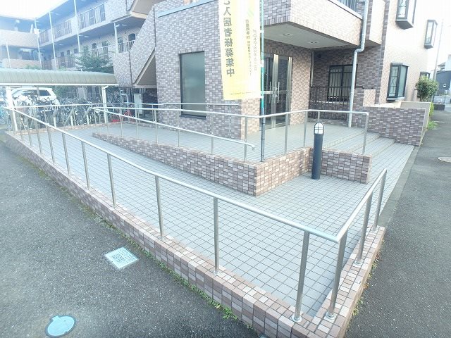 Sazan Piloti・つまだ エントランス