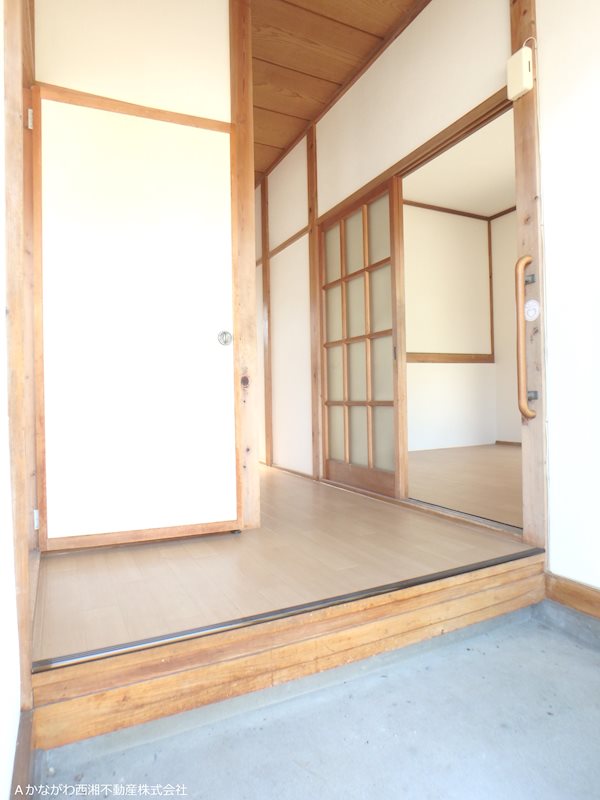 鈴木貸家 玄関