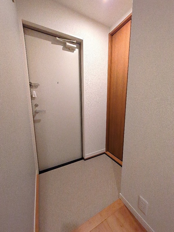 FLAT　RIVER 玄関
