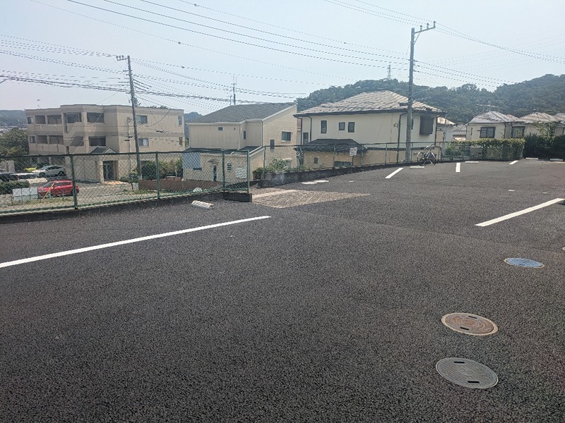 ハイネス井上 駐車場