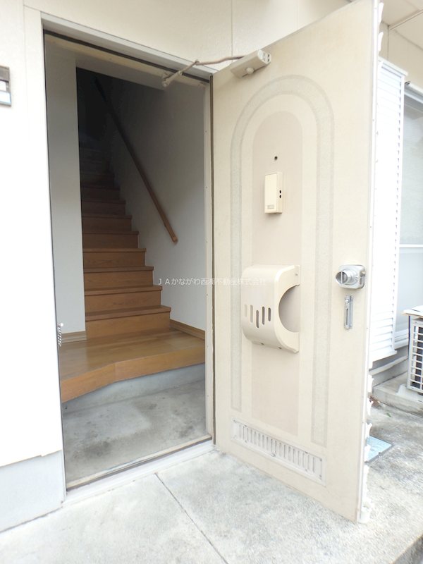 シャトル榎本 玄関