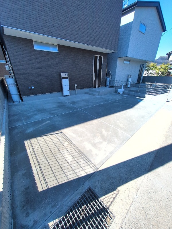 グラースB 駐車場