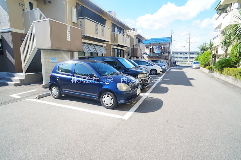 セジュール西山 駐車場