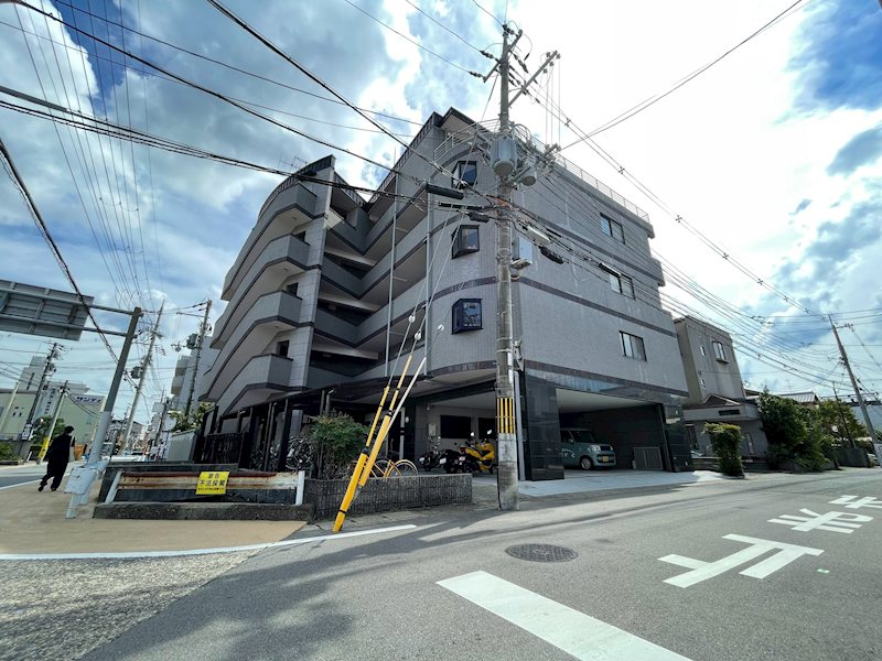 エリーフラッツ上桂 外観