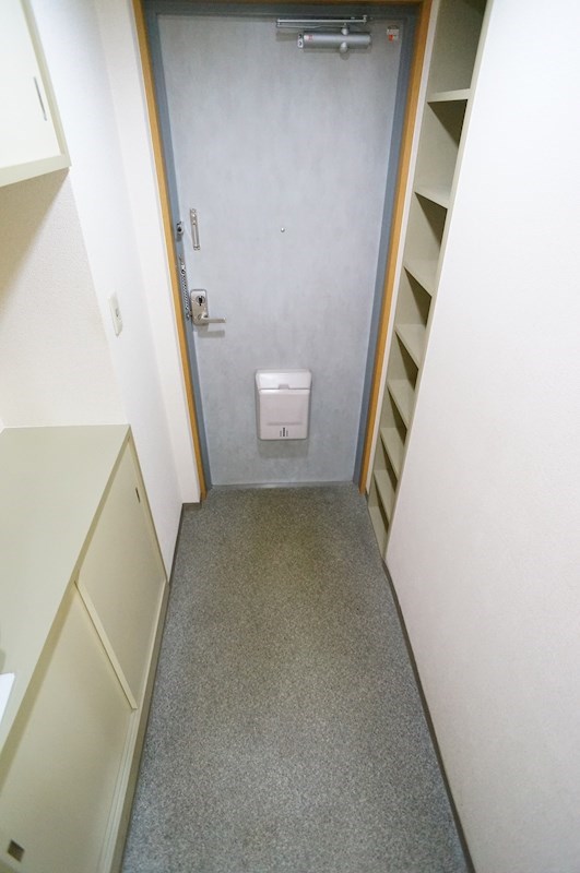 マンション稔 玄関