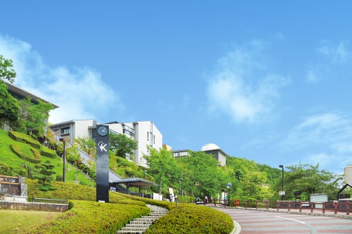 カレラ・デ・オエステ 大学・短大