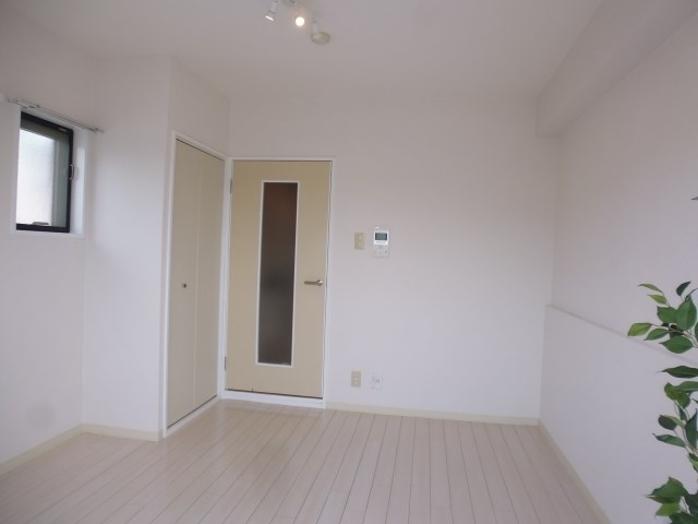 ハイポジション銀閣寺 ベッドルーム