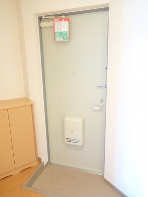 ヴェルメゾン御所西 玄関