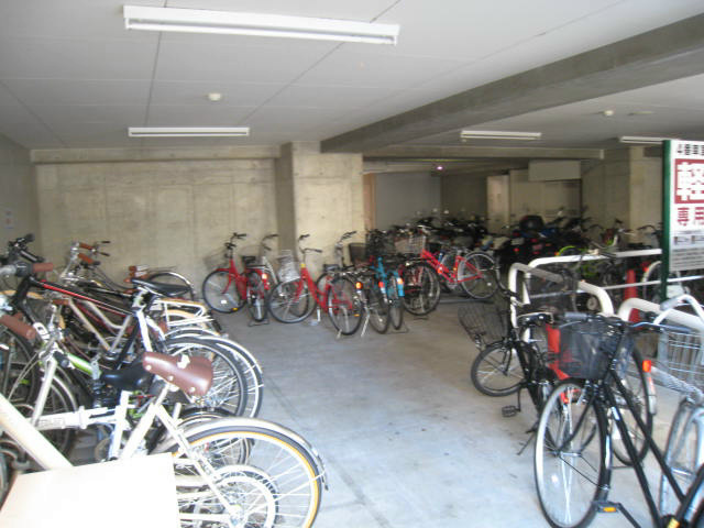 ハウスセゾン御所南 駐車場