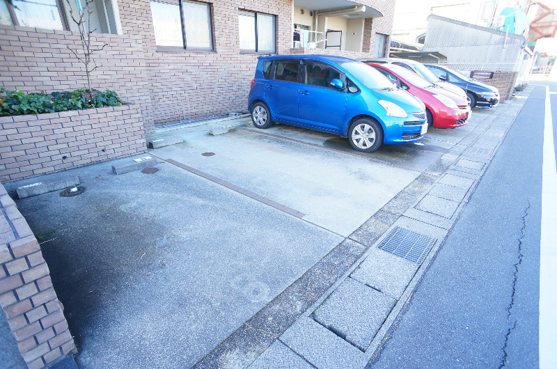 クラヴァス長岡京 駐車場