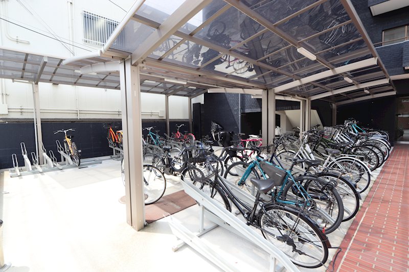 シャルレ4番館 駐車場