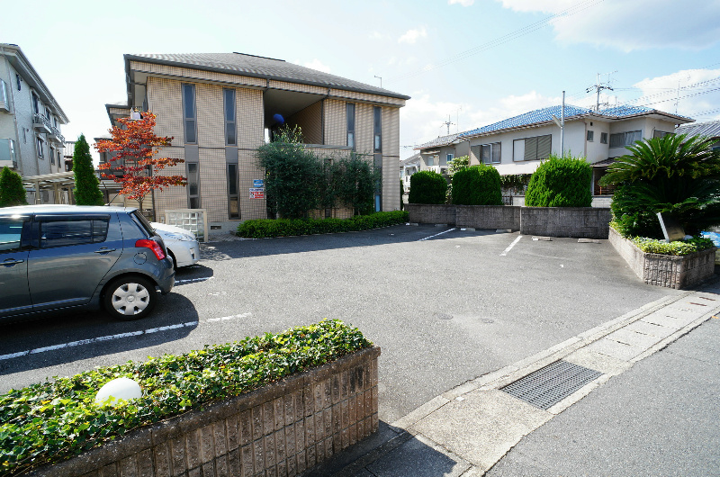 ヴィラージュ桂 駐車場